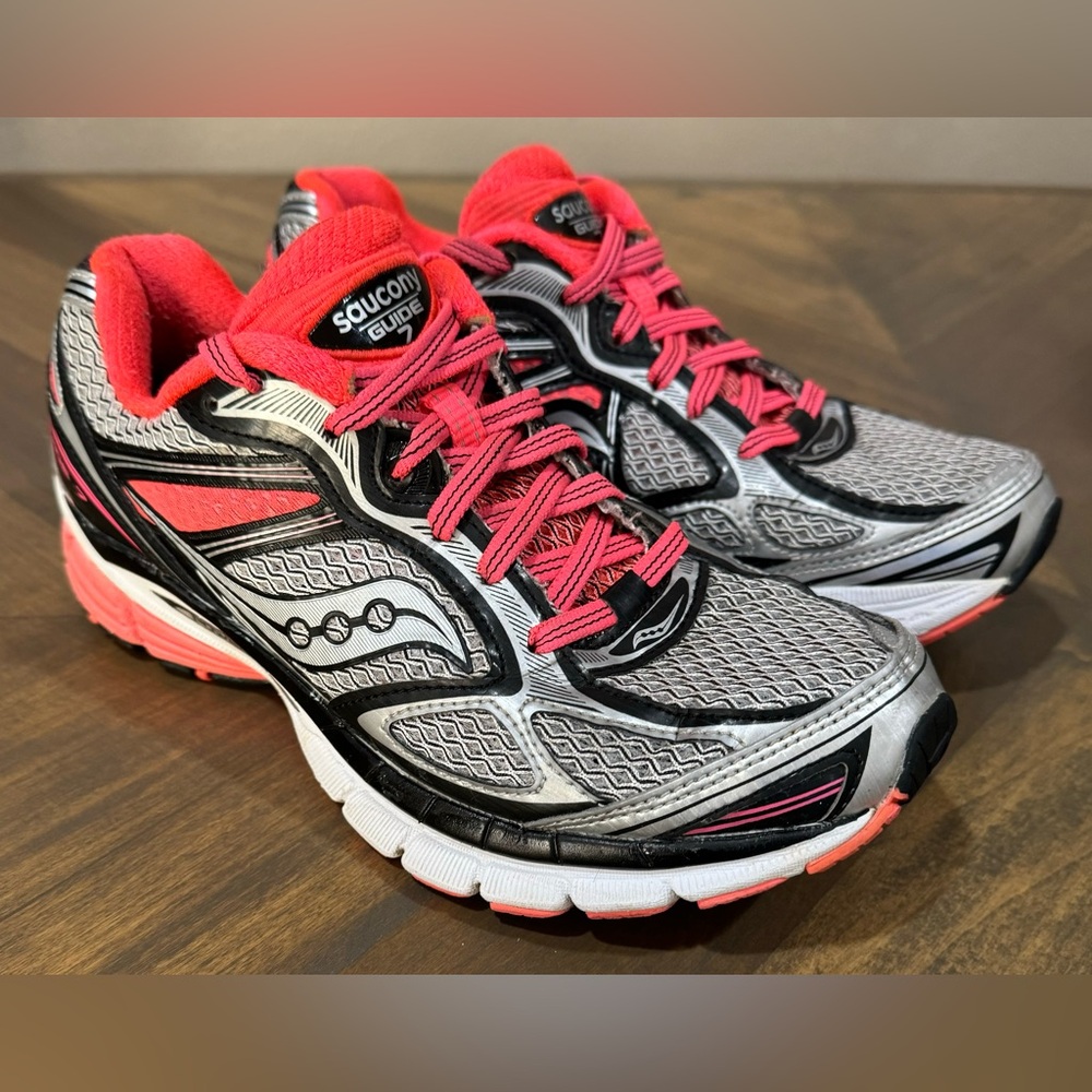 Saucony Guide 7 Women's Size 7 Silver/Black/Coral Running Shoes S10227-5